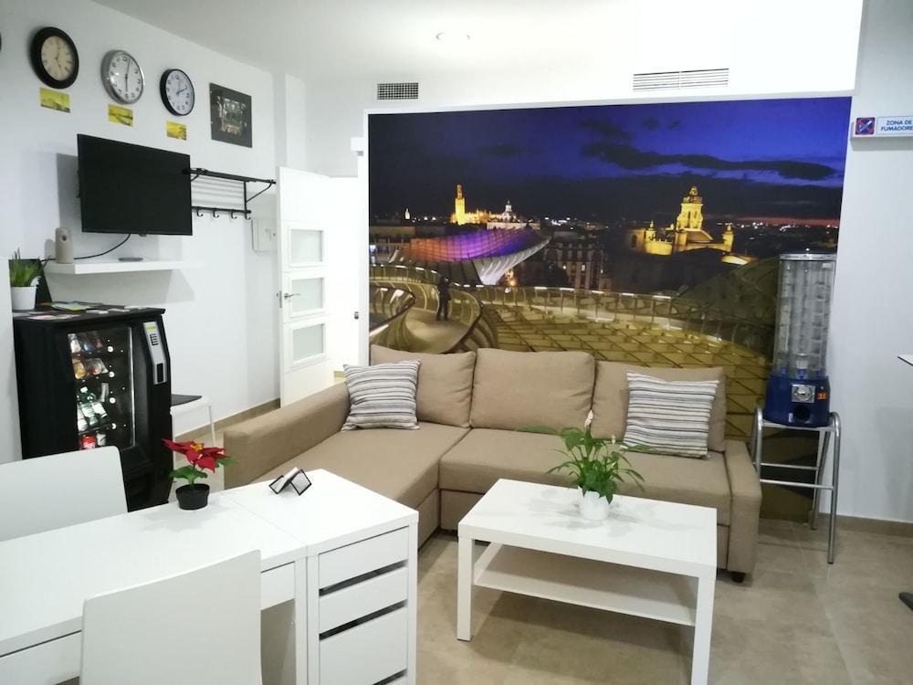 Sunnylivings Hotel Sevilla Buitenkant foto